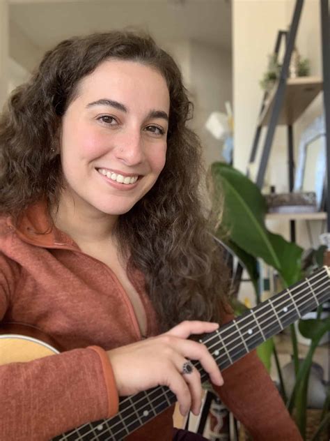 what does a music therapist do 11