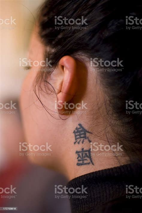 Detail Desain Tato Di Leher Koleksi Nomer 35