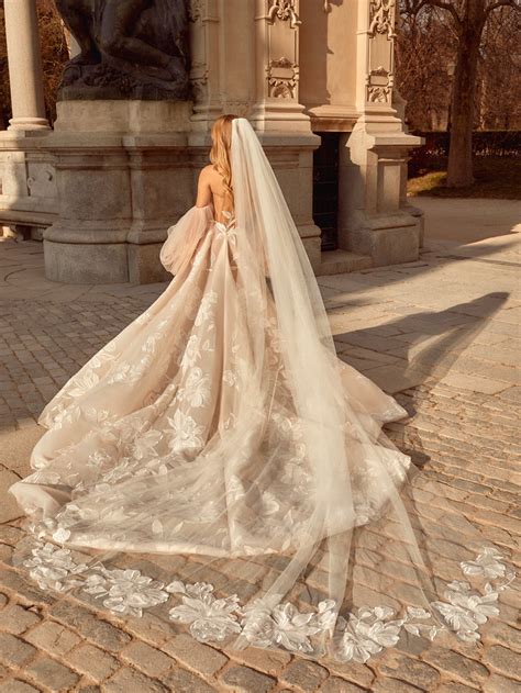 Evelyn | Embroidered Bohemian Princess Bridal Dress