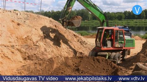 Jēkabpilī divos posmos norakts Daugavas aizsargdambis - YouTube