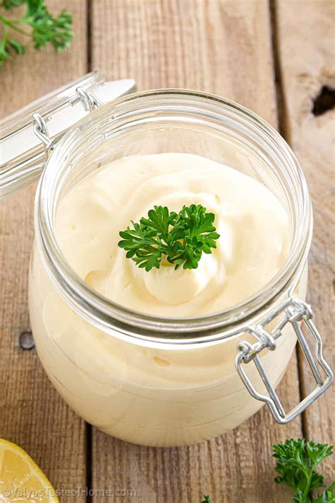 4-Ingredient Homemade Mayonnaise Recipe (For Beginners!)