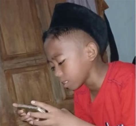 Masya Allah, Viral Bocil Main Game Sambil Hafalan Al-Qur'an Suaranya Merdu