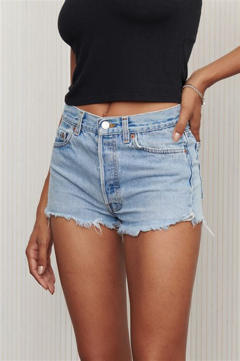 Levi's Light Wash Daisy Dukes SZ 27 | Daisy dukes, Hot skirts, Clothes