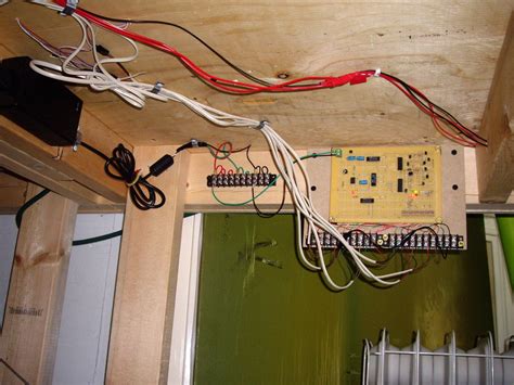 TY'S MODEL RAILROAD: Traffic Lights Part II - Traffic Light Controller