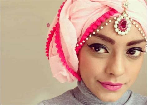 Maang Tikka With Hijab – 17 Ways To Wear Hijab With Maatha Patti ...