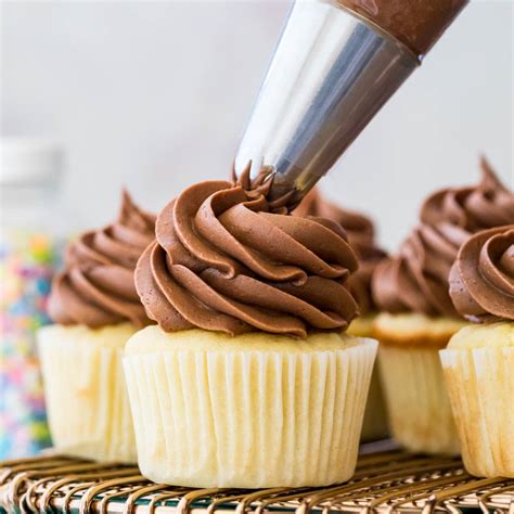 My Favorite Chocolate Frosting Recipe - Sugar Spun Run