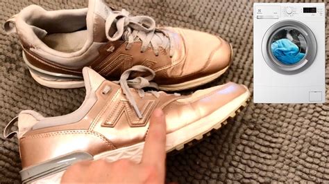Как стирать кроссовки New Balance в стиральной машине - YouTube
