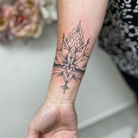 Tattoo • Подборка тату на тему: Лотос на руке (53 фото)