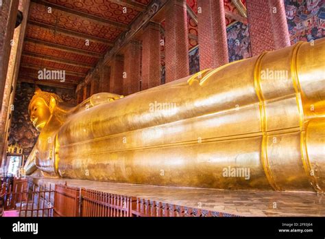 golden reclining buddha  wat phra chetuphon wat pho buddhist temple