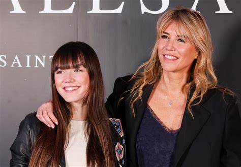 Raquel Meroño posa por primera vez con sus dos hijas en un photocall