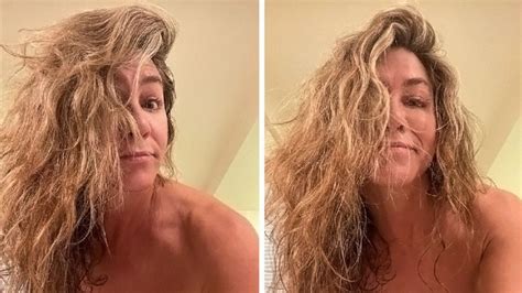Jennifer Aniston shows off bare-faced beauty and 'humidity' hair - ABC News 