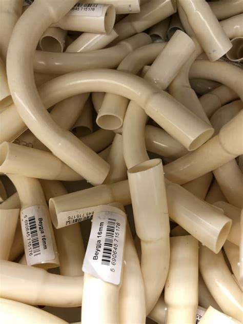 Free many pvc corner pipes image - ImageFree.com