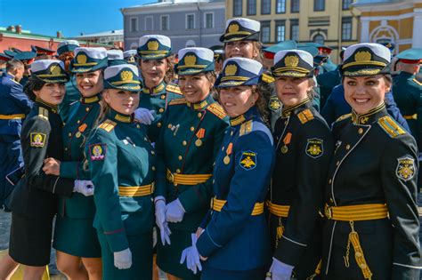В этом году в вооружённых силах появятся 13 девушек-преподавателей по ...