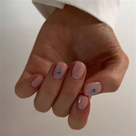 Pin by konsssssstoliba on Neil art | Beige nails, Gel nails, Manicure
