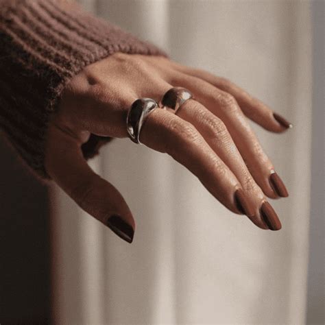 34 Trendy Winter Nail Colors to Wear This Season
