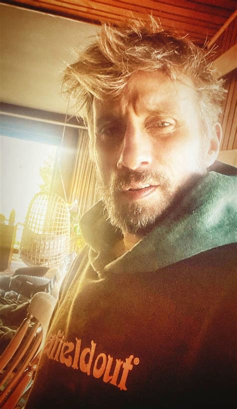 The Matthias Schoenaerts Source — Matthias made a new friend 🐕