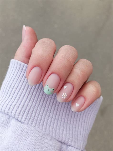 Маникюр на короткие ногти in 2024 | Oval nails, Stylish nails, Simple ...