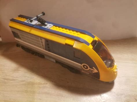 Lokomotiva a ovladač ze setu Lego 60197 | Aukro