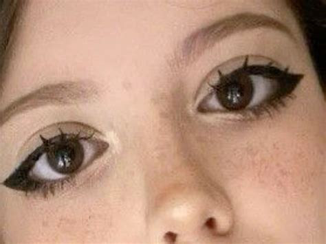 People Are Turning Their Eyebrows Into Christmas Trees, And The Result ...