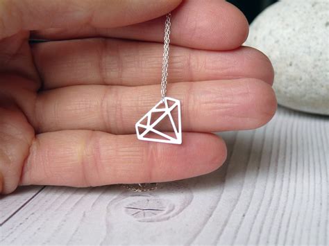 Sterling silver diamond shape pendant necklace - JoyElly