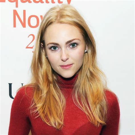 AnnaSophia Robb - Sexy