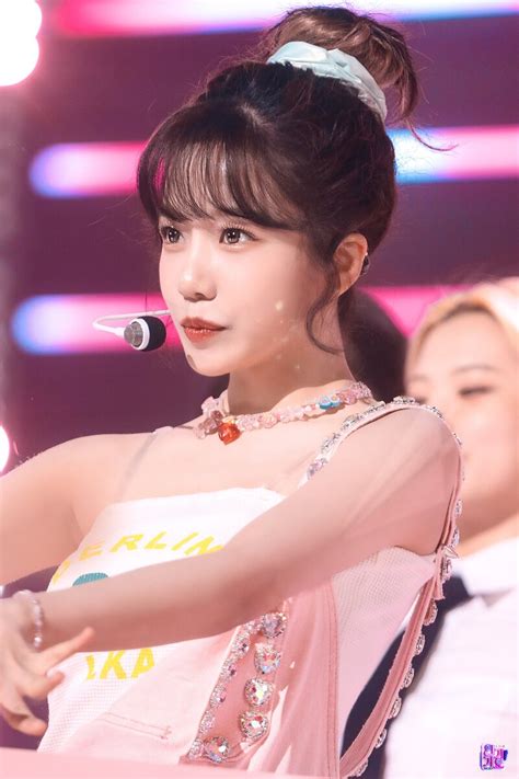 221113 Jo Yuri - 'Loveable' at Inkigayo | kpopping