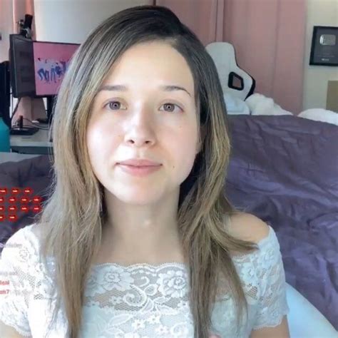 Pokimane Without Makeup - No Makeup Pictures - Makeup-Free Celebs