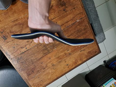 Do customized insoles help reduce pressure on knees and the risk of