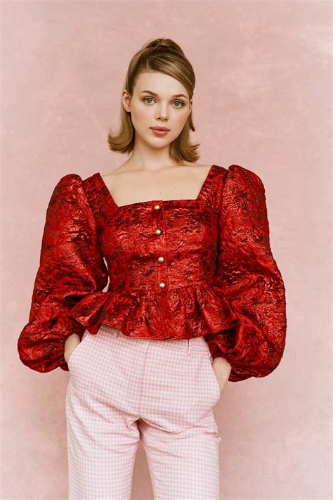 Scarlet red top | Abituworld