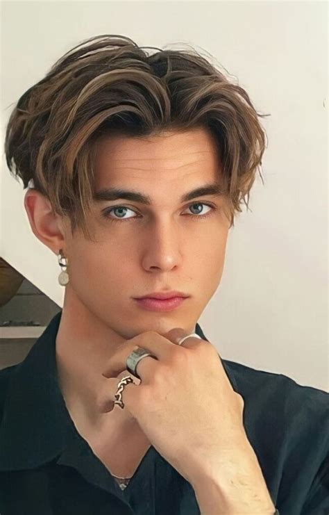 56 Best Middle Part Hairstyles Mens