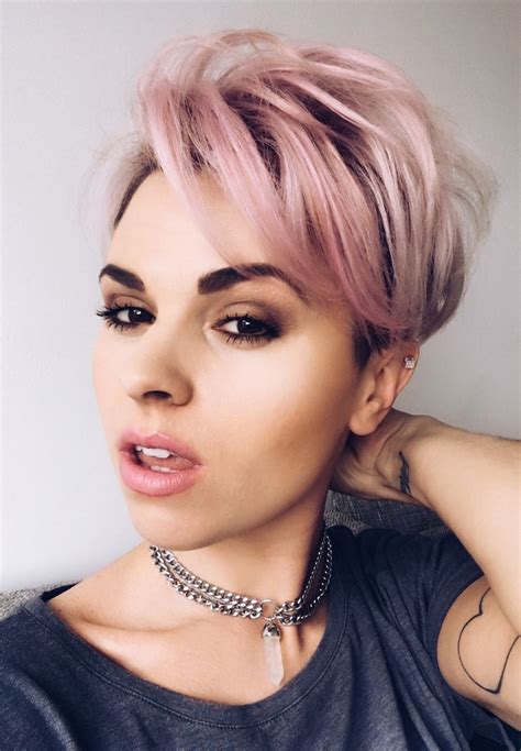 https://www.instagram.com/madamehols/ | Cheveux courts blonds, Cheveux ...