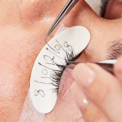 Lash Infills and Why You Need Them - Nouveau Lashes