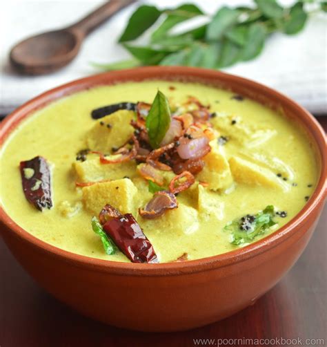 Poornima's Cook Book: Kalan / Kaalan (Plantain cooked in Yogurt based