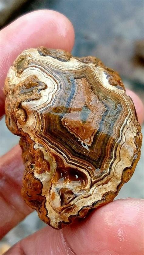 Pin di опалы и другие камни | Seni batu, Seni, Batu