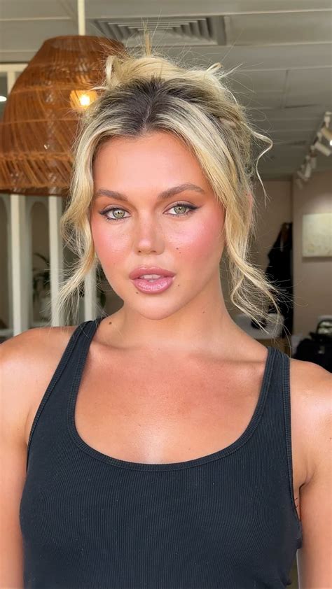 Olivia Mayberry GOLD COAST MAKEUP ARTIST | Face card 🎀 🔥 @kyradooley Do