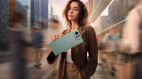 The ASUS Zenphone 12 is outfitted with cutting-edge AI features