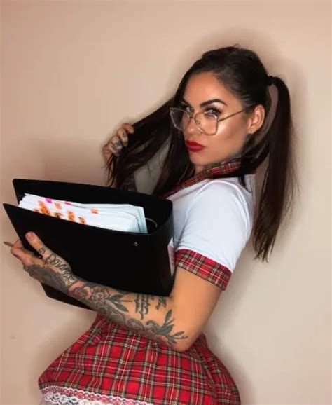Karmen Karma Biography, Age, Height, Family, Wiki & More
