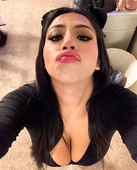 Anna Blossom cumkiss : r/Pouting