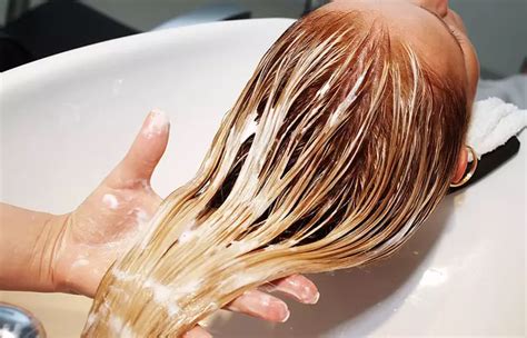 Sun Bleaching Hair – Dos And Don’ts