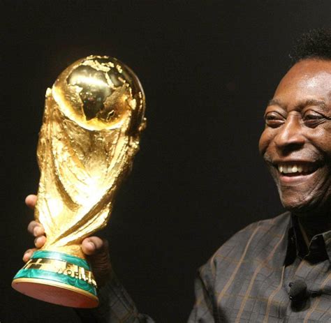 Jahrhundertfussballer: Mythos Pele – das achte Weltwunder wird 70 - WELT