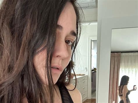 Alessandra Negrini leva fãs à loucura com fotos de lingerie; post já