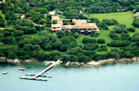 Berlusconi's Flying Circus: Berlusconi's Villas and Houses