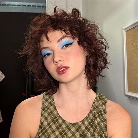 Short Hair With Face-Framing Layers Will Simplify Your Styling Routine