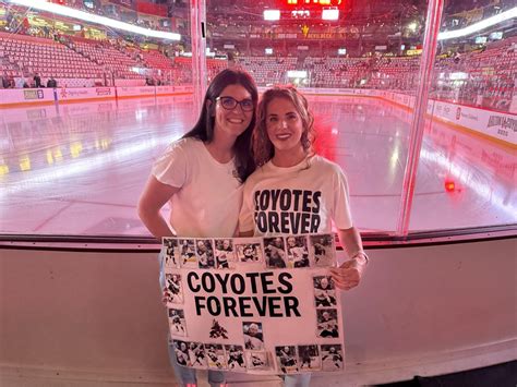 Arizona fans’ final goodbye : r/nhl