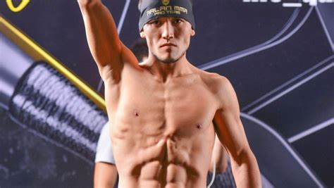 Мощный казах сносит всех на пути и готов к UFC. Что мешает попасть в ...