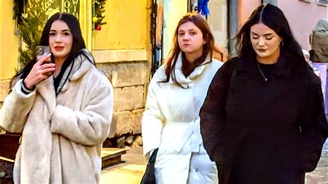 Львів 19 січня, дівчата на Краківській,, коляда на площі Ринок. # ...