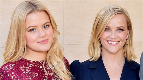 Reese Witherspoon and daughter Ava look identical in swimsuits during ...