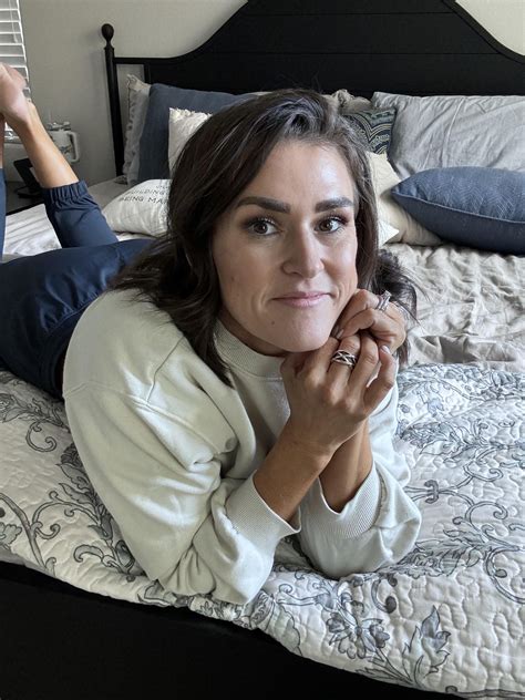 It’s raining again. Let’s be lazy : r/cougars_and_milfs_sfw