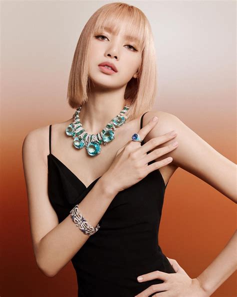 Lisa (Blackpink) Facts, age, Height, secrets, Favourite movie/food ...