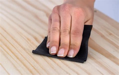 Cómo pintar una mesa de madera paso a paso | Leroy Merlin